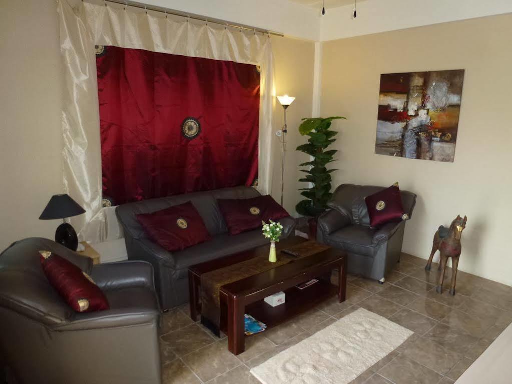 Bellmans Restaurant & Guesthouse Karon Esterno foto