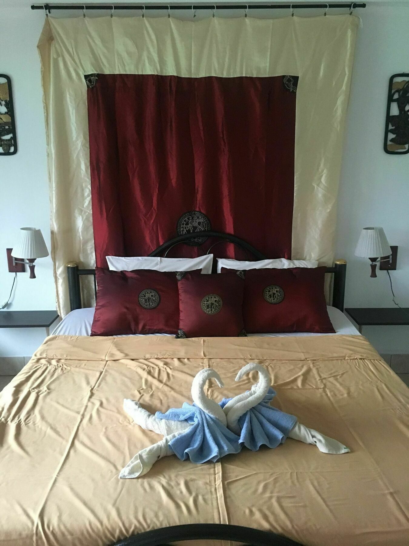 Bellmans Restaurant & Guesthouse Karon Esterno foto