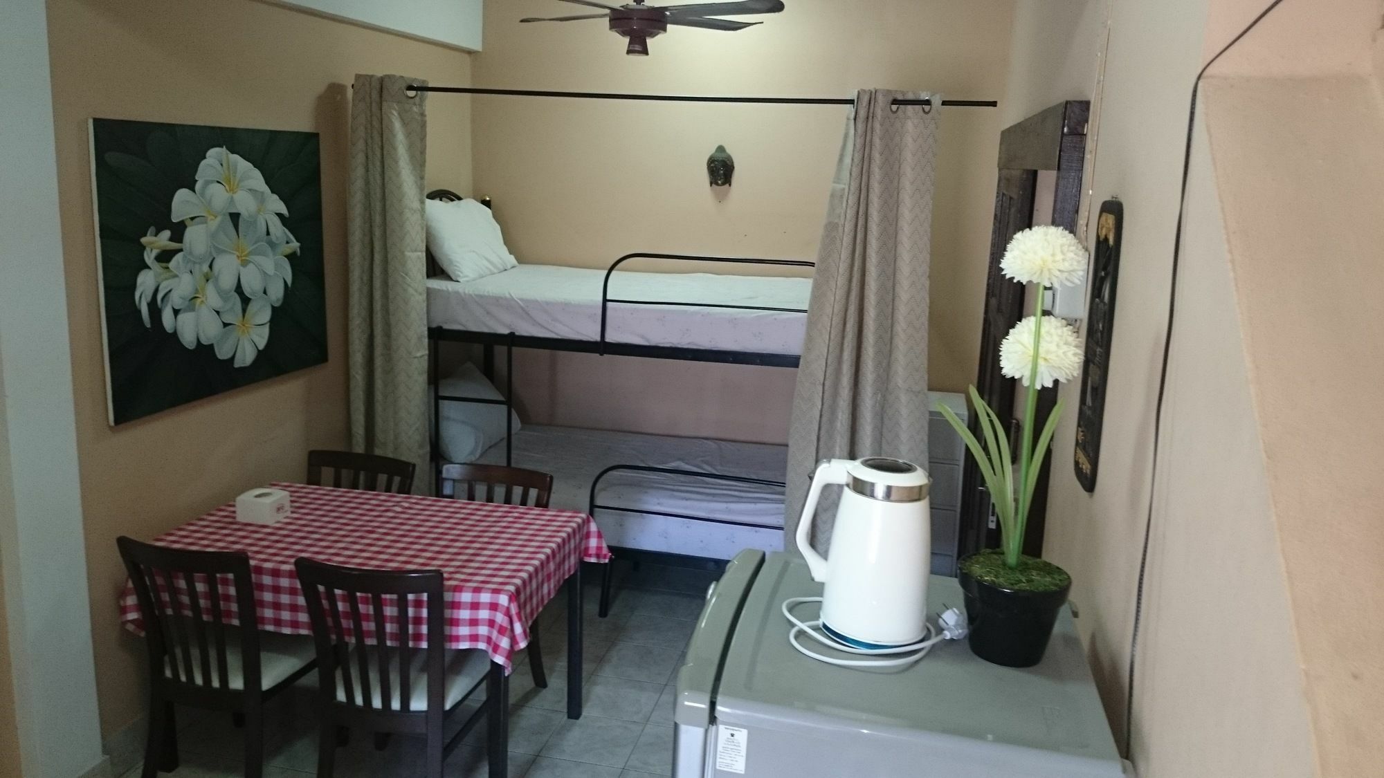 Bellmans Restaurant & Guesthouse Karon Esterno foto