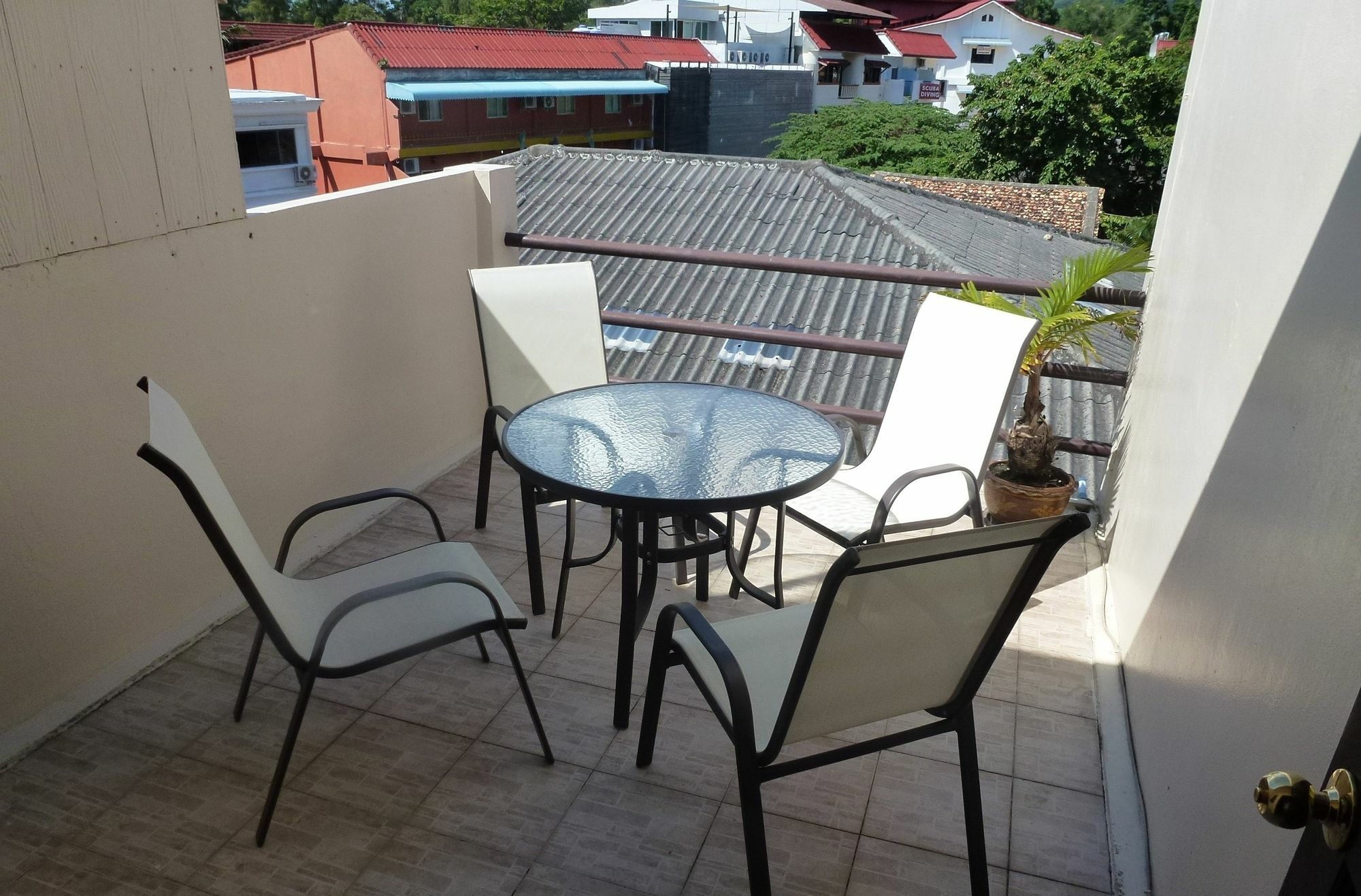 Bellmans Restaurant & Guesthouse Karon Esterno foto
