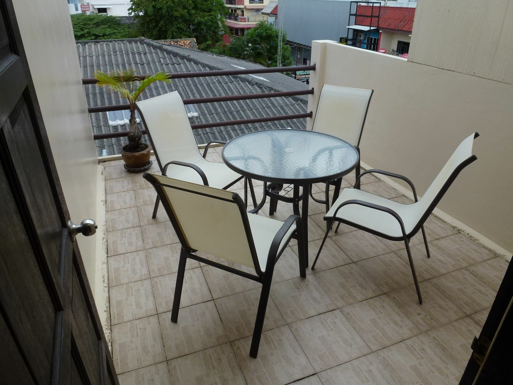 Bellmans Restaurant & Guesthouse Karon Esterno foto