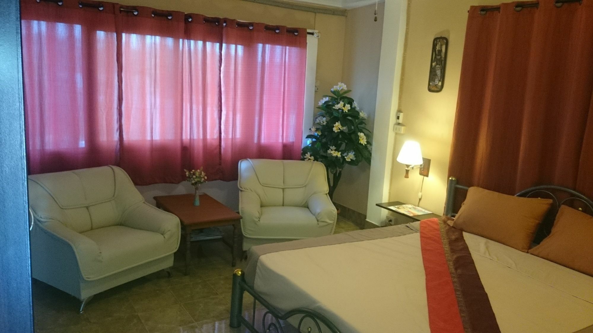 Bellmans Restaurant & Guesthouse Karon Esterno foto