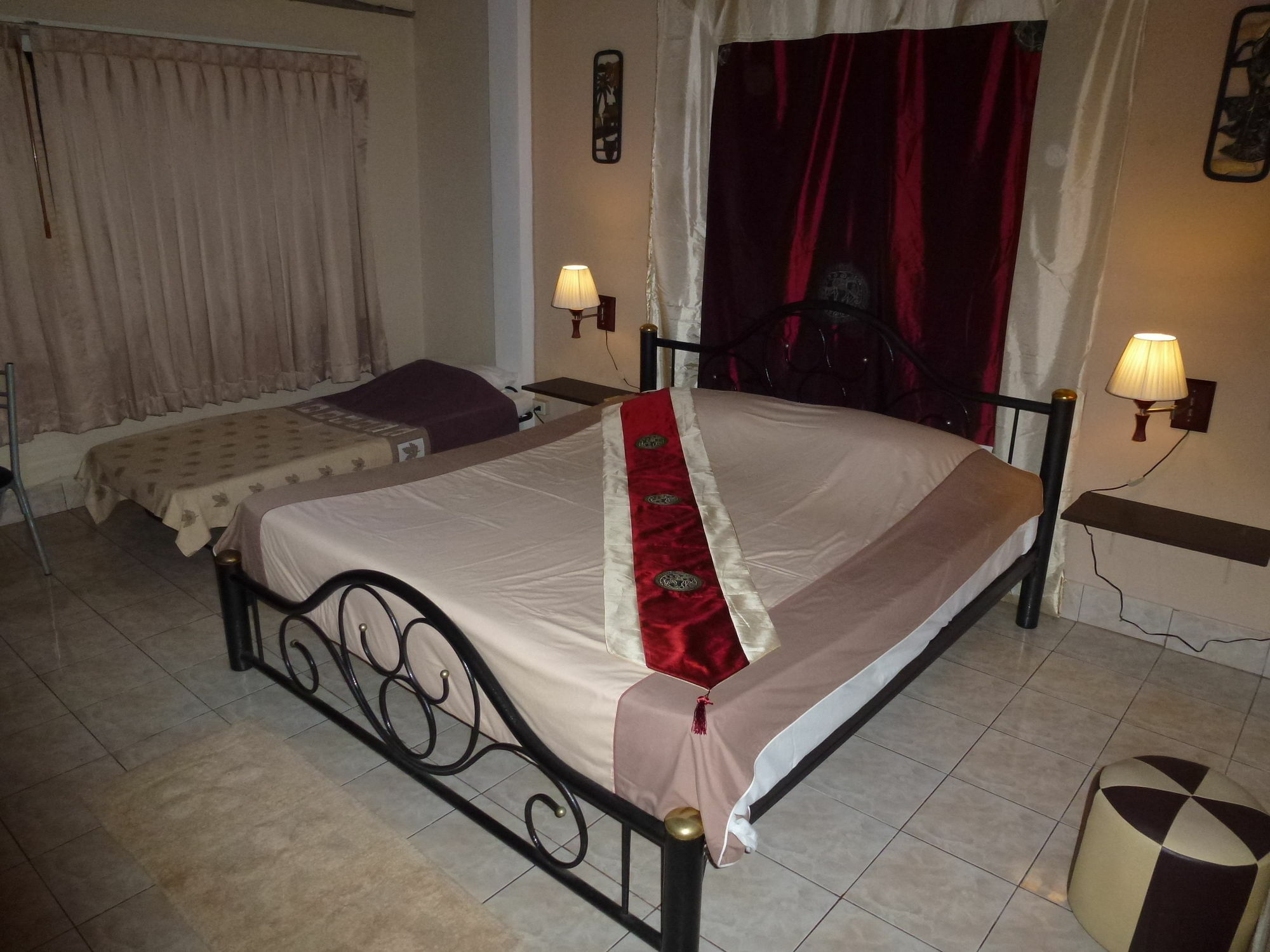 Bellmans Restaurant & Guesthouse Karon Esterno foto