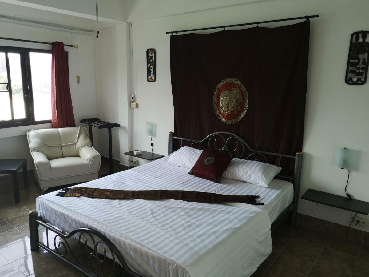 Bellmans Restaurant & Guesthouse Karon Esterno foto