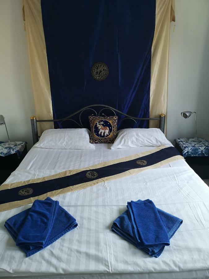 Bellmans Restaurant & Guesthouse Karon Esterno foto
