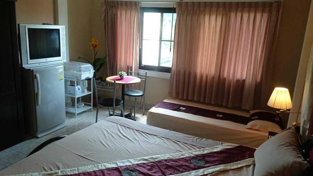 Bellmans Restaurant & Guesthouse Karon Esterno foto